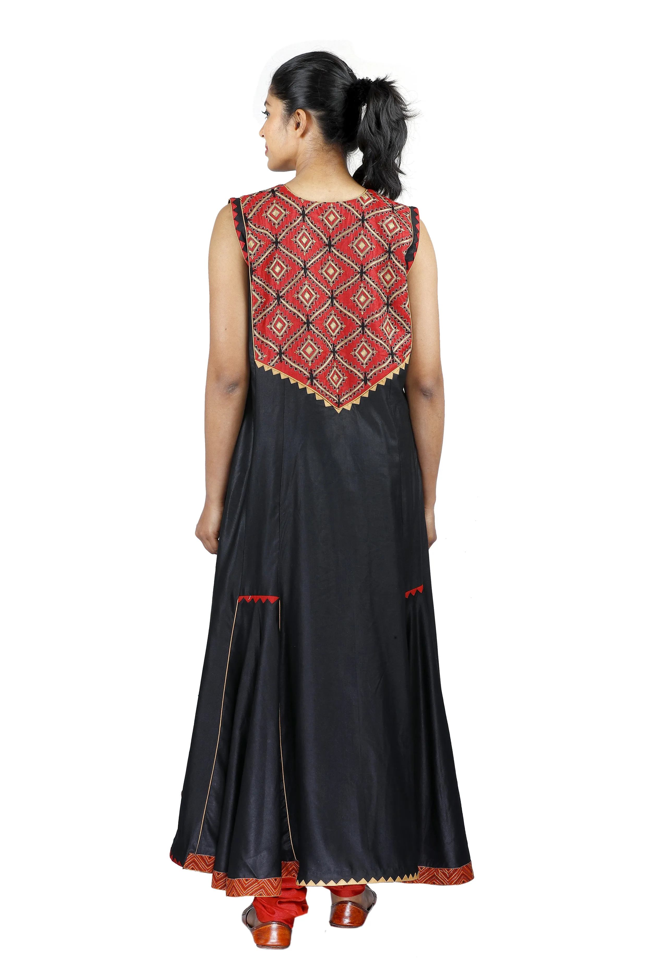 Black Sleeveless Silk Salwar