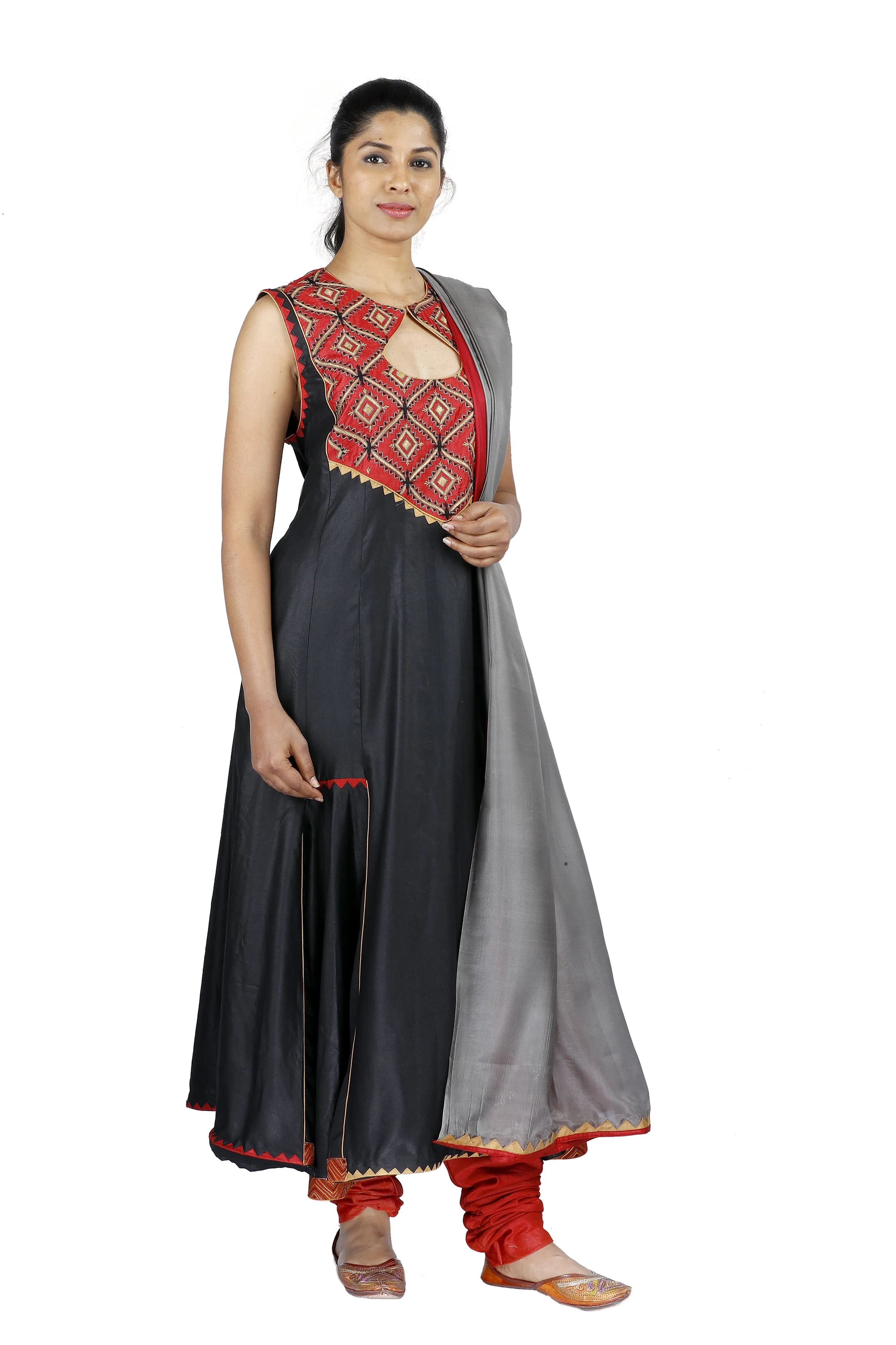 Black Sleeveless Silk Salwar
