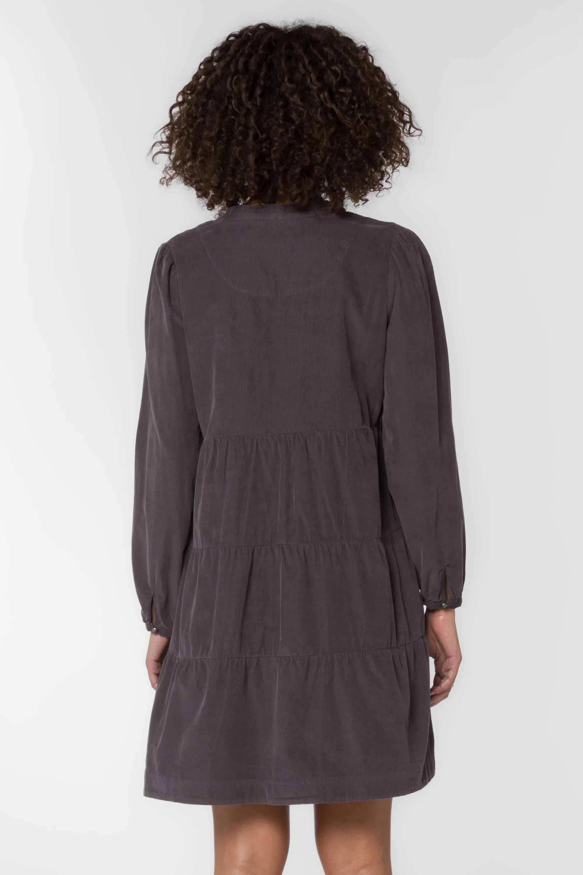 Certainly! Heres an optimized title for the product:

Sherin Womens Elegant Grey Midi Dress - Stylish Casual & Formal Wear
