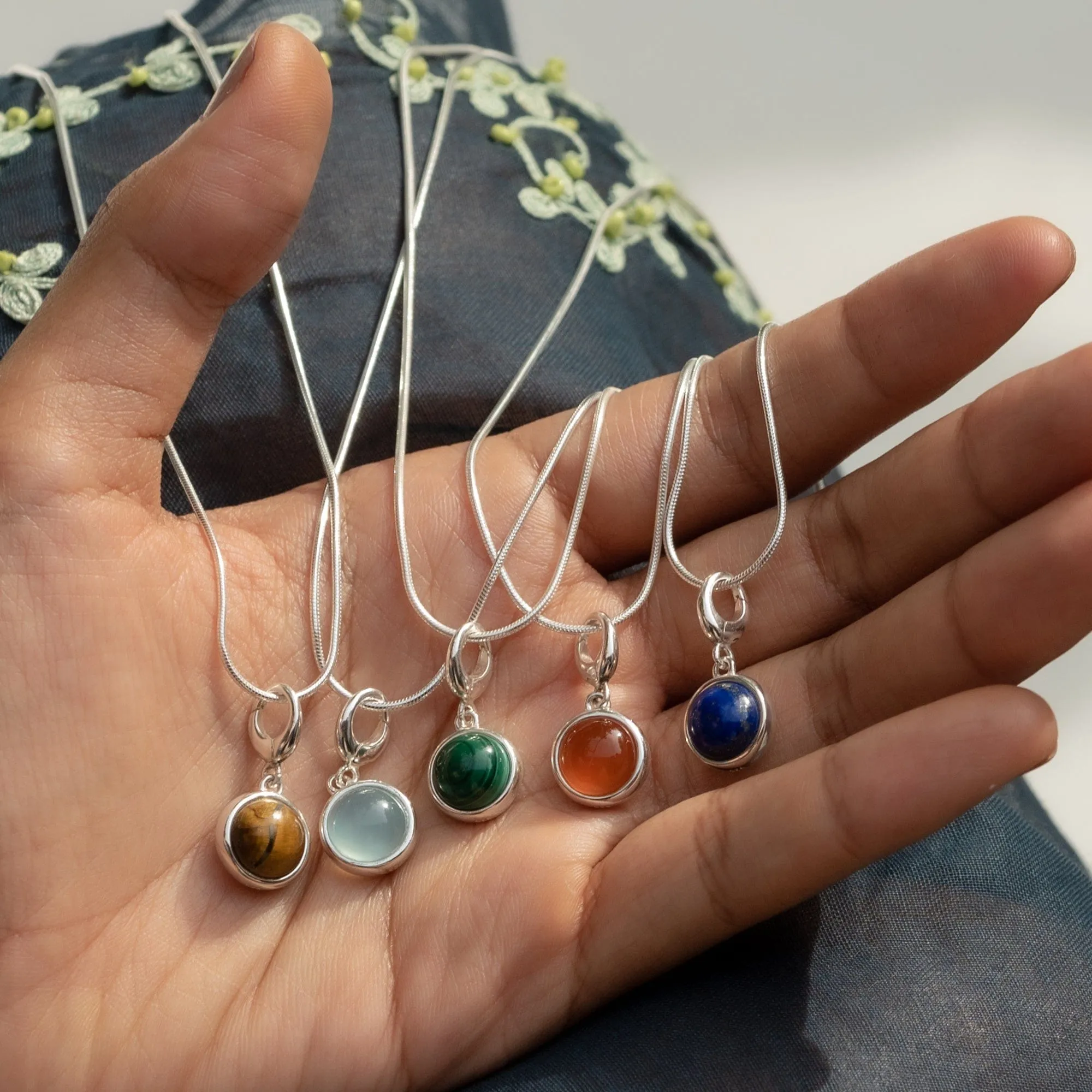 Silver Blue Agate Healing Stone Necklace (Confidence)