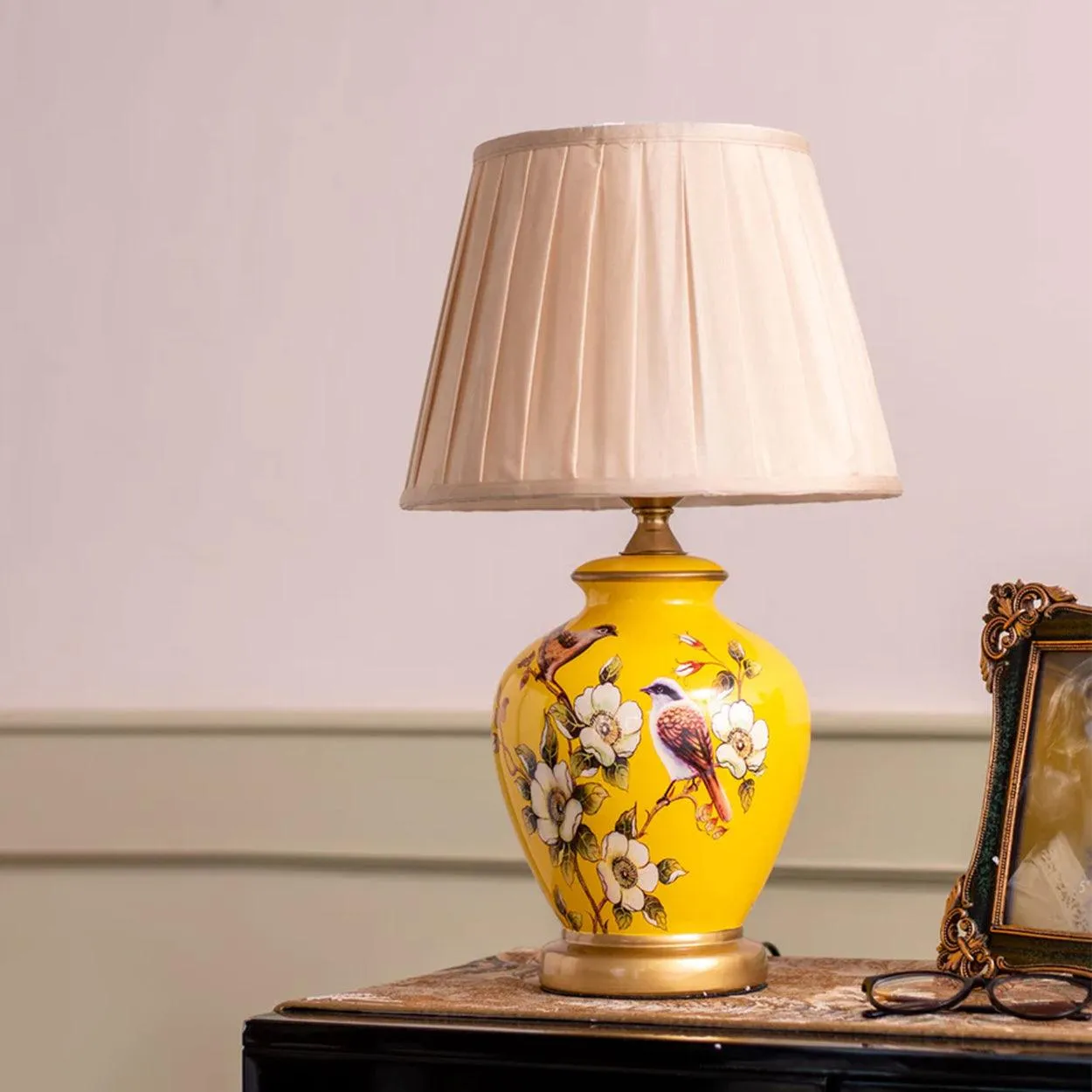 SONGBIRD FLORAL PATTERN CERAMIC TABLE LAMP
