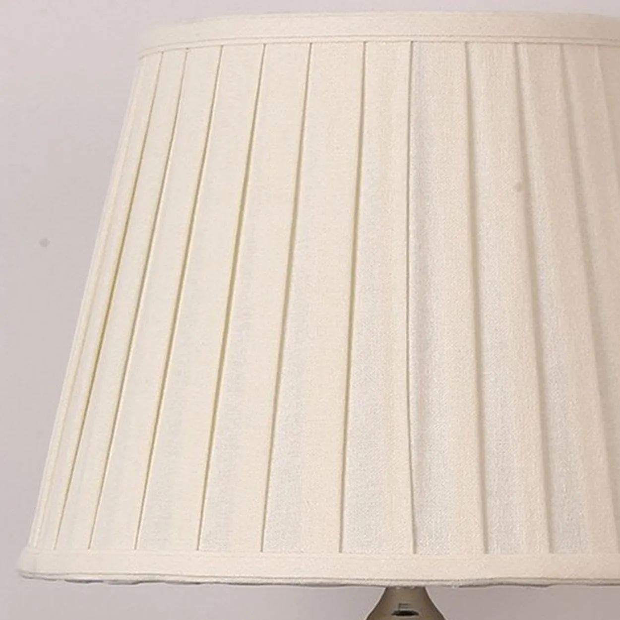 SONGBIRD FLORAL PATTERN CERAMIC TABLE LAMP